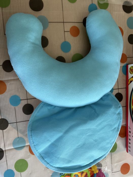 Perna de activitati pentru bebelusi cu jucarii