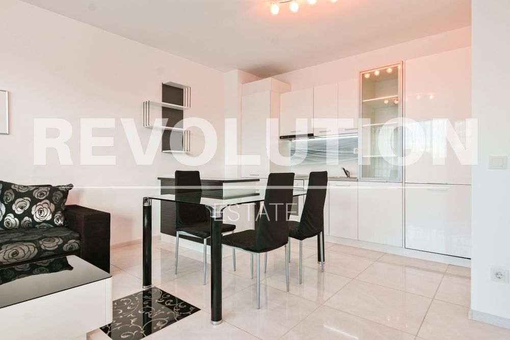 Тристаен апартамент в ж.к. Красна поляна 3.