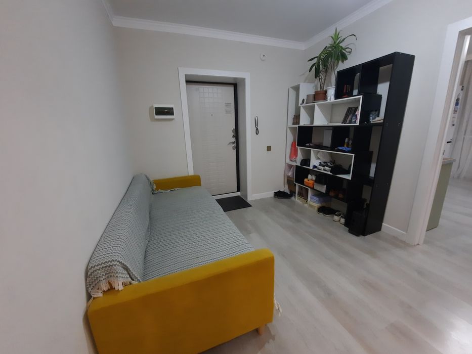 Продам шкаф,полки и диван (пылесос в подарок)