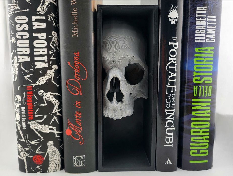 Book Nook cu Craniu Alb – Decor Gothic pentru Bibliotecă