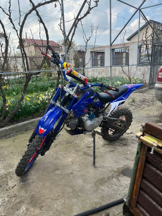 Vând moto cross că și nou