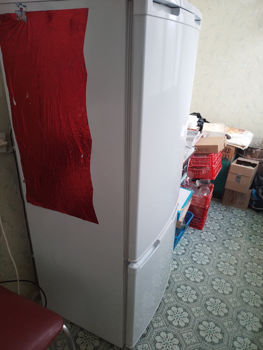 Холодильник  с морозильной камерой
