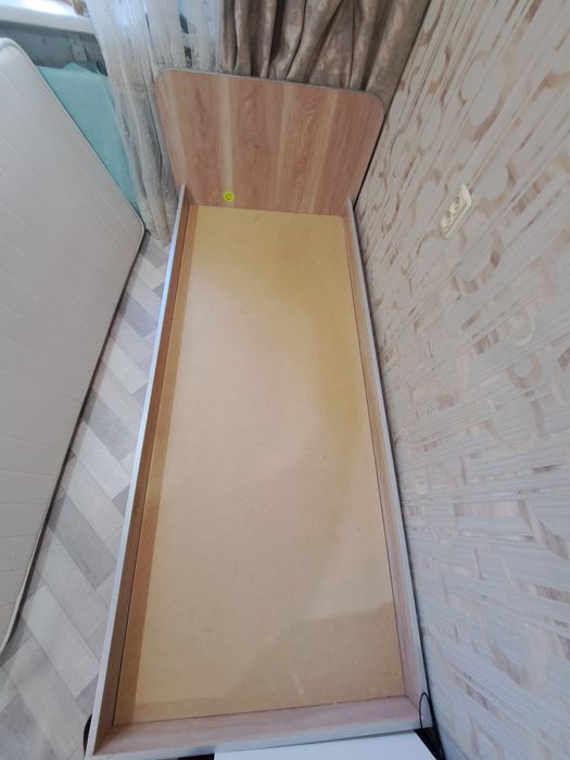 Продам срочно диван и кровать