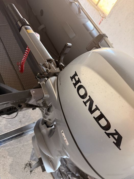 Лодка Нопda Honwave T32 IE3 двигател Honda BF10