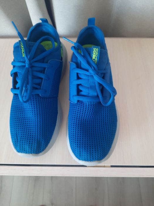 Кроссовки для подростков , лёгкие