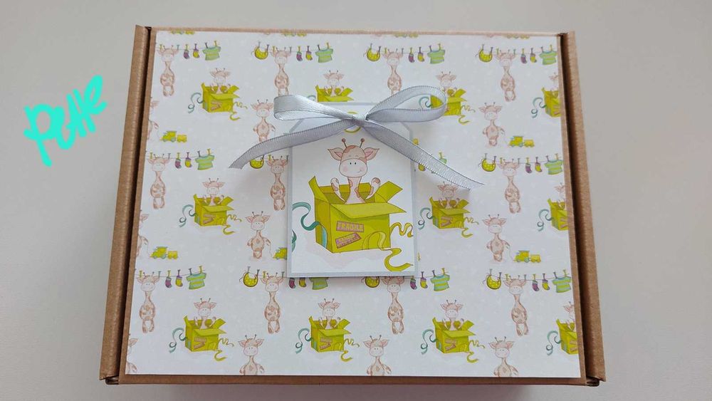 Подаръчен комплект за бебе, персонализиран клипс, дъвкалка, чорапки...