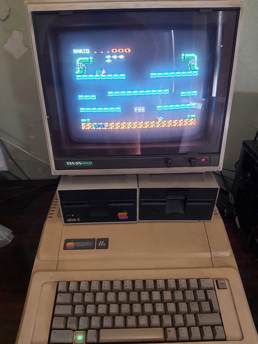 Apple IIe цветен монитор хард диск и периферия !