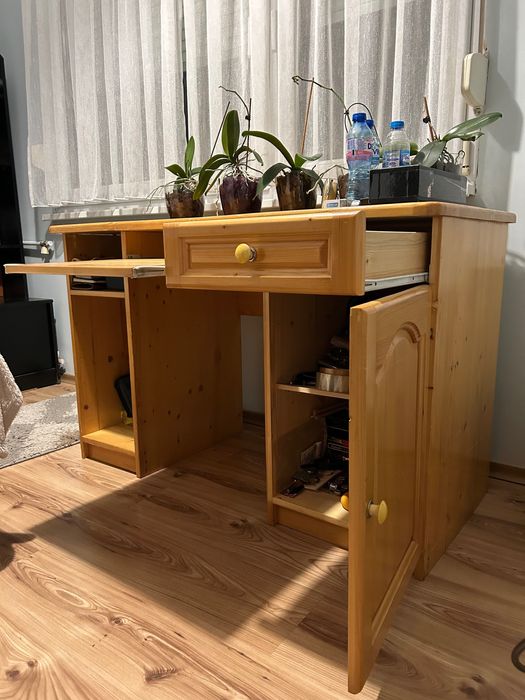 Бюро от естествено дърво-чам