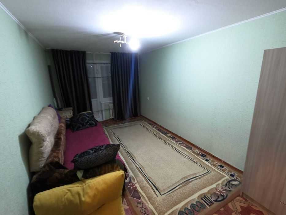 Ковер 2/3размер.большой.толстый.подойдет для аренды квартиры