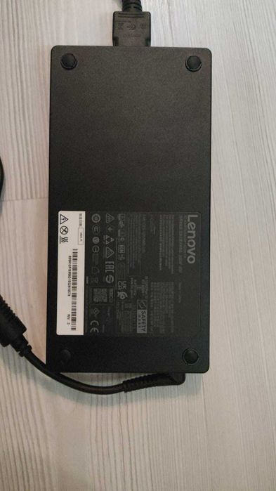 Lenovo Legion Pro 5 16IRX8 HDR 240 Hz 2560x1600 Intel i5 13500HX 16 gb ram RTX 4060 8 gb TGP 140W