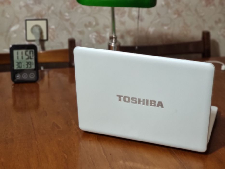 корпус от ноутбука TOSHIBA U505 возможно использование как бутофория