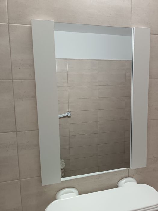 Vand masca de chiuveta, chiuveta, oglindă