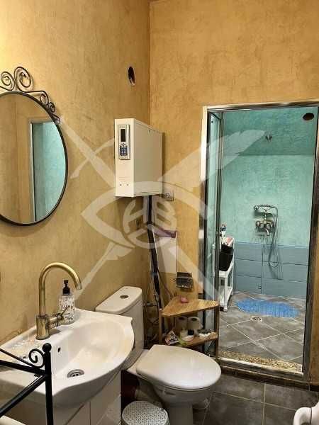 Продава се Тристаен апартамент в Бургас, Възраждане - 125 кв.м за 2008 €/кв.м - Снимка #3