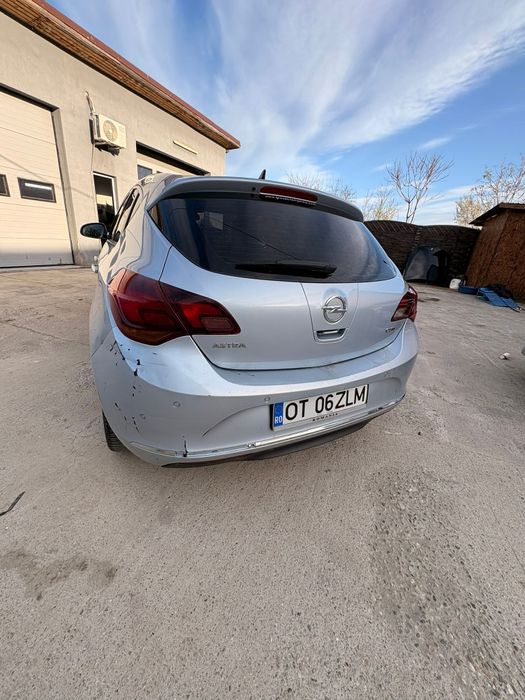 Vând  Opel astra j