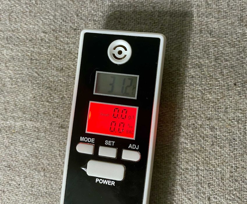 Alcooltester Clatronic AT 3605 digital cu afișaj iluminat roșu