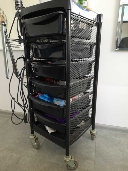 Кресла парикмахерская и помощник