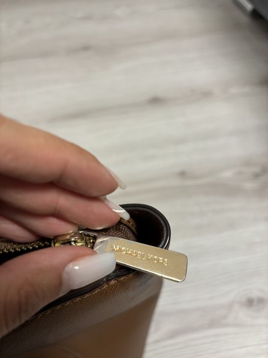 Geanta Michael Kors maro