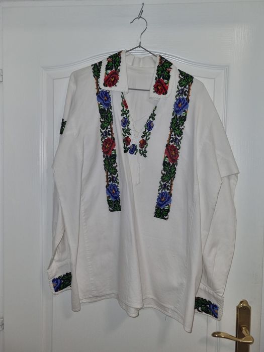 Cămăși cusute cu mărgele