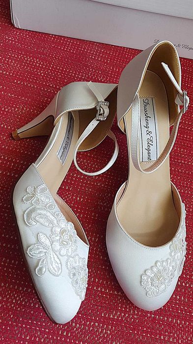 Pantofi eleganți pentru feme,i toc înalt, cu bareta la gleznă, aplicații din satin, pantofi de mireasă NR 39