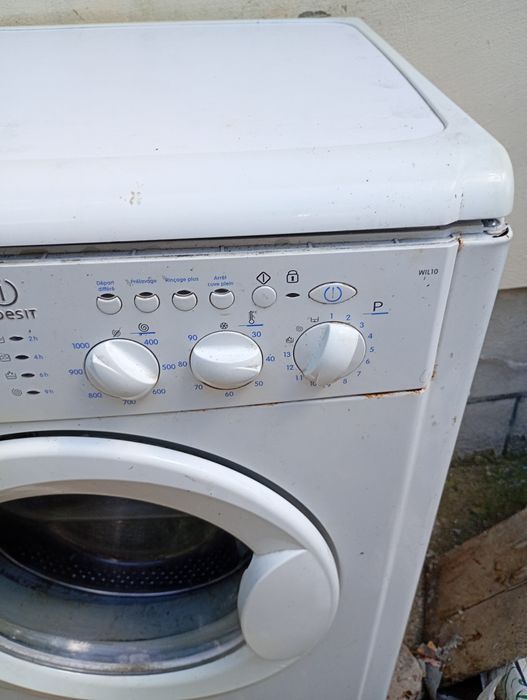 Mașină de spălat Indesit de piese cuva blocată merge facuta preț 300lei fix nu schimb campina