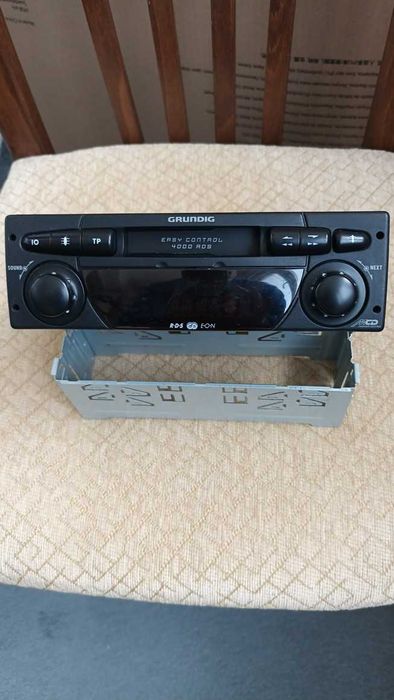 Продавам радиокасетофон Grundig EC4000RDS