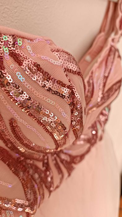 Елегантна бална рокля в розово