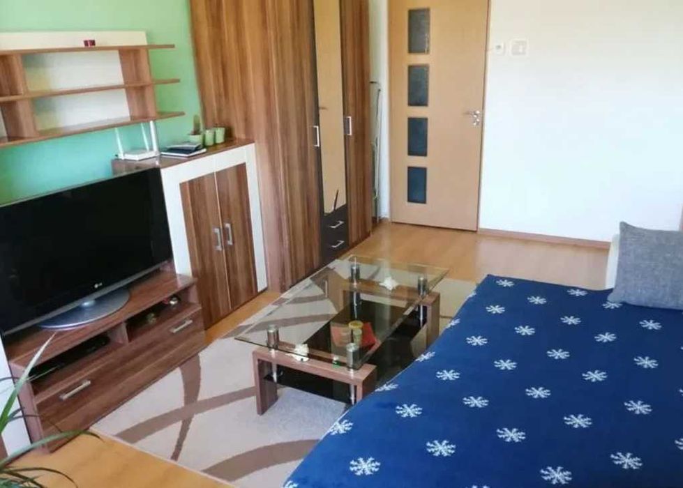 Дава се под наем Тристаен апартамент в Бургас, Лазур - 90 кв.м за 280.5 € - Снимка #1