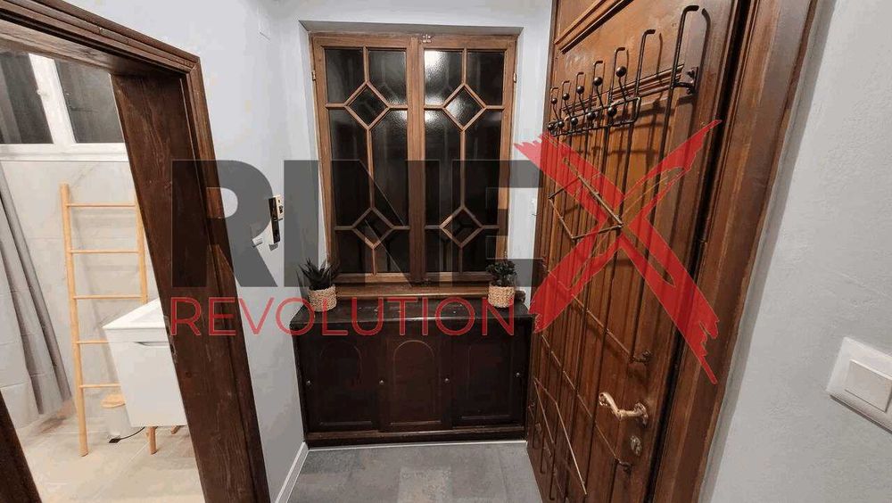 Дава се под наем Тристаен апартамент в Пловдив, Кършияка - 130 кв.м за 1100 € - Снимка #3