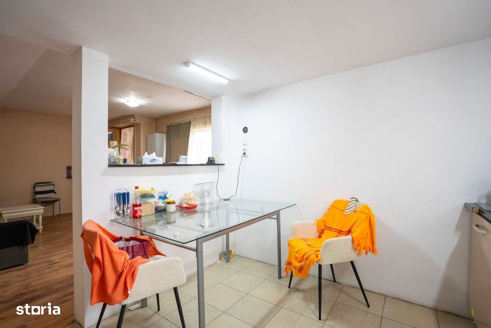 Casa 5 camere in Rogerius, la bulevard, cu acces auto