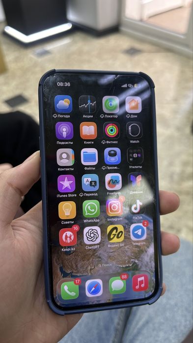 Белый iPhone 13, 77%