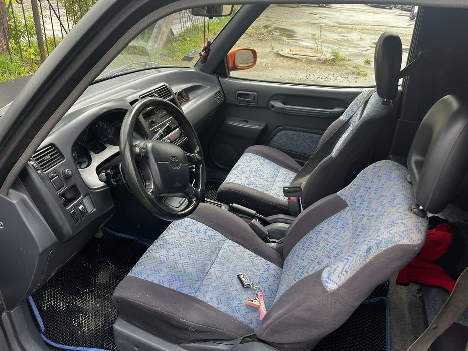 Продам toyota rav4