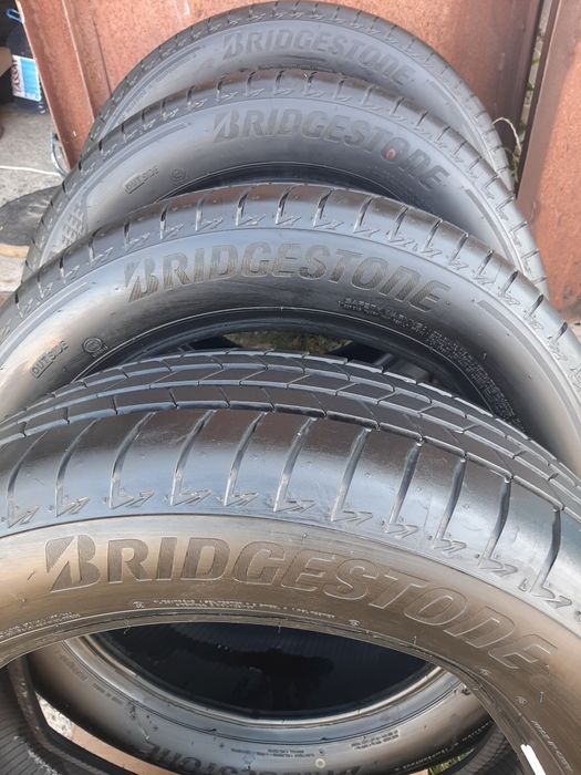 Продам шины 215/55/17 бриджистон