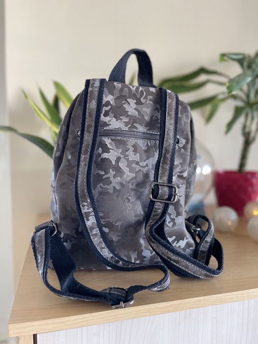 Елегантна дамска раница