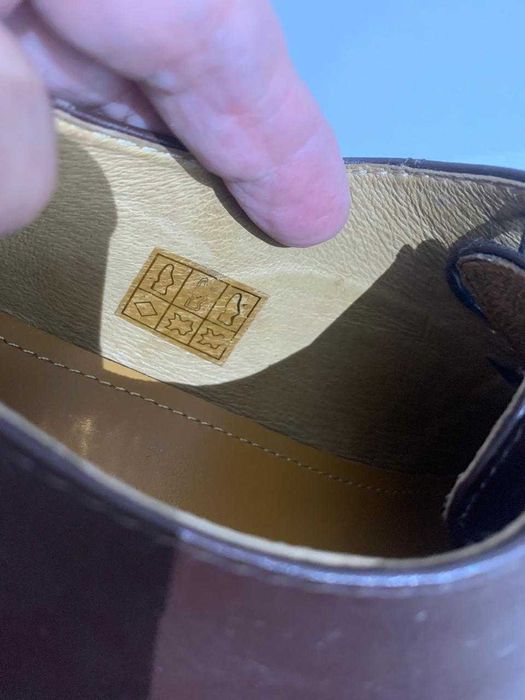 Легкие коричневые туфли