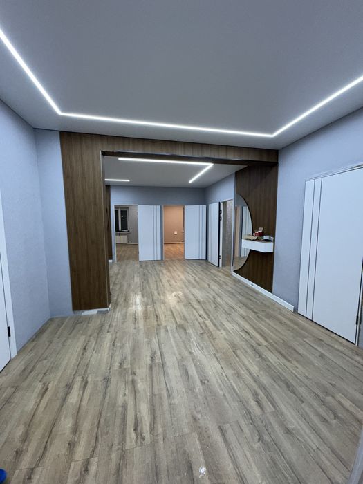 Поклейка обоев . Ремонт под ключ