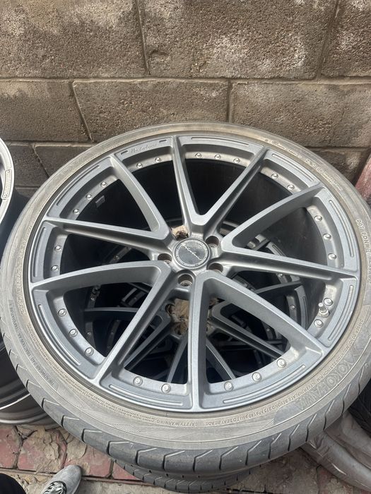 Шины с дисками комплект в отличном состояний