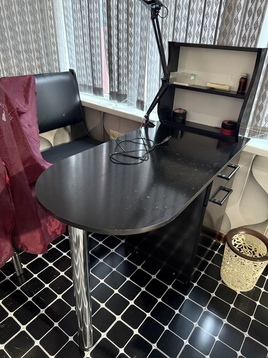 Продается маникюрный стол