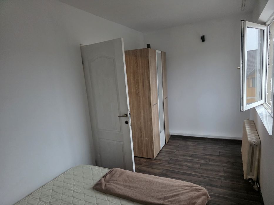 Închiriez apartament cu 3 camere, în Tătărași