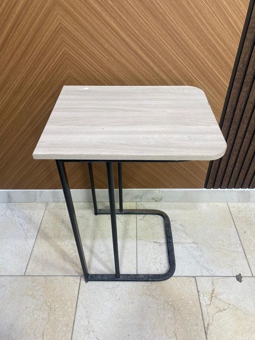 Продам приставной столик