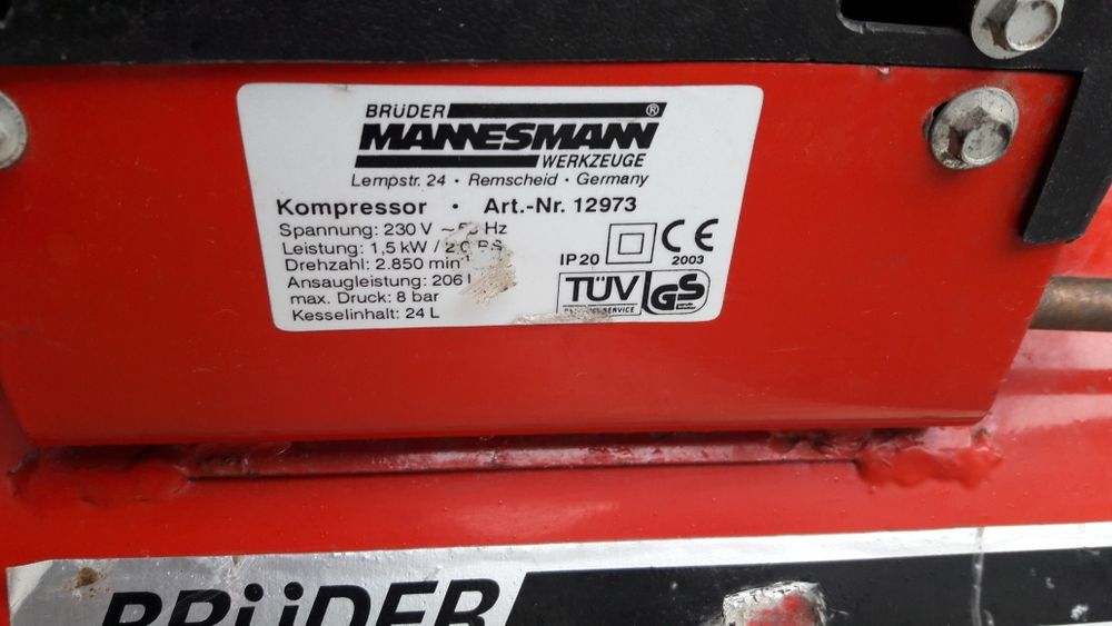 Vând compresor 24 L