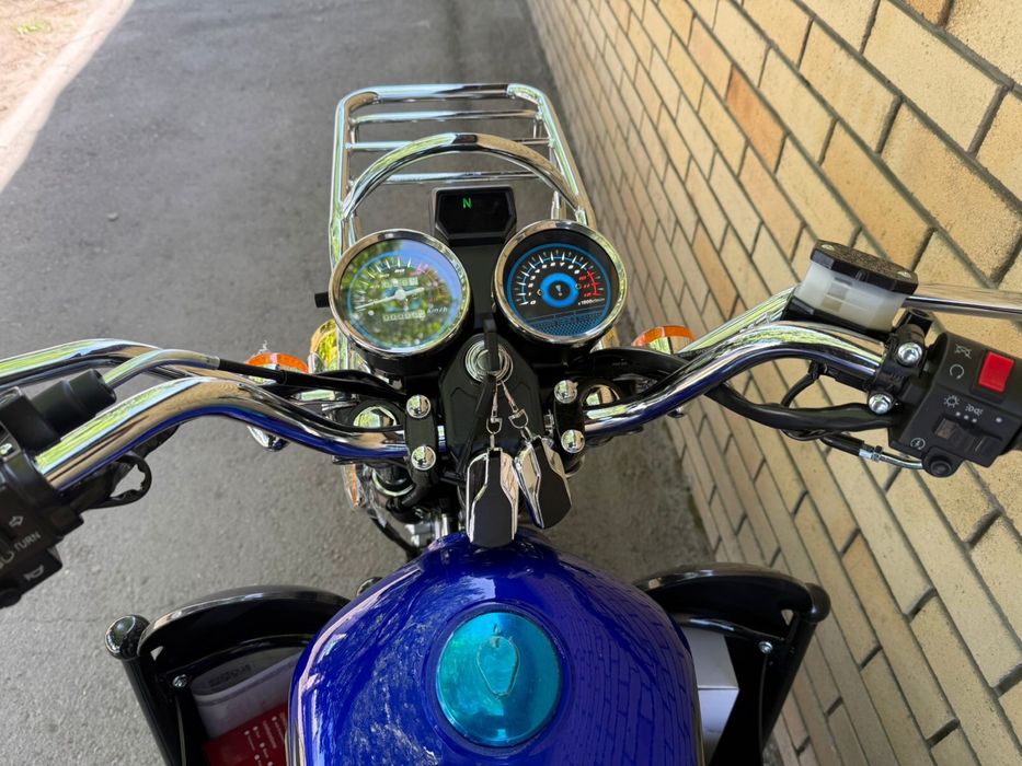 Мотоцикл GSX сузуки 200 куб горбатый