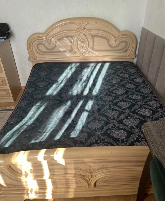 Продам кровать б/у двухспальная