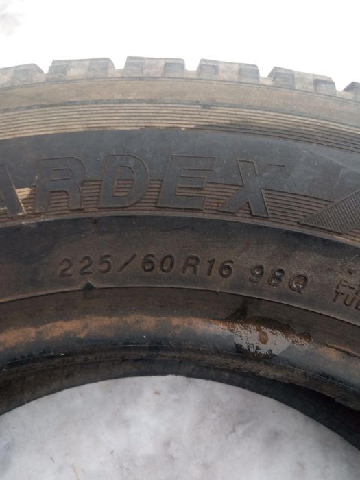 Продам две шины 225/60 R16