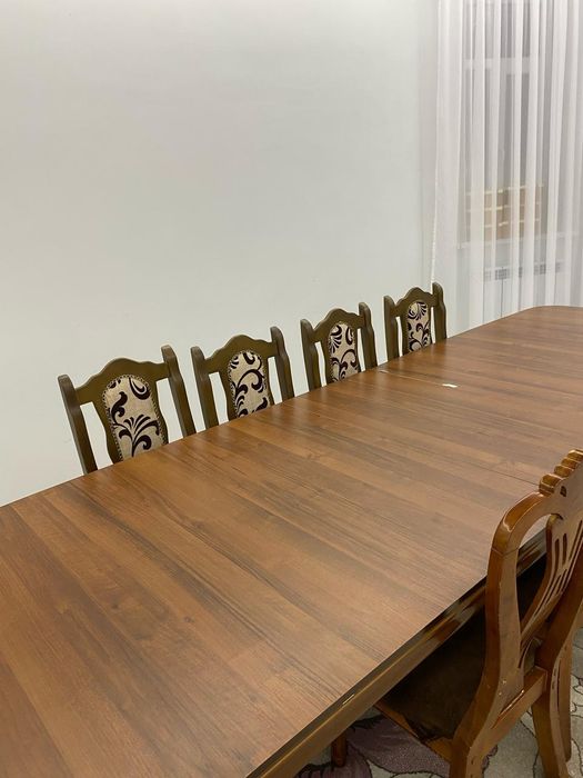 Продается стол с стульями