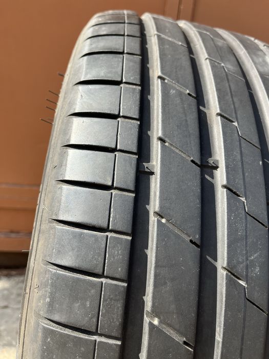 2 бр. летни гуми 255/45/19 Hankook MOE RSC DOT 0522 5,5 mm