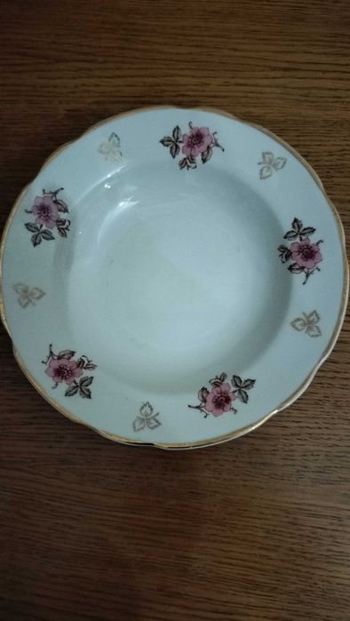 Продам тарелки в отличном состоянии в количестве 6 штук