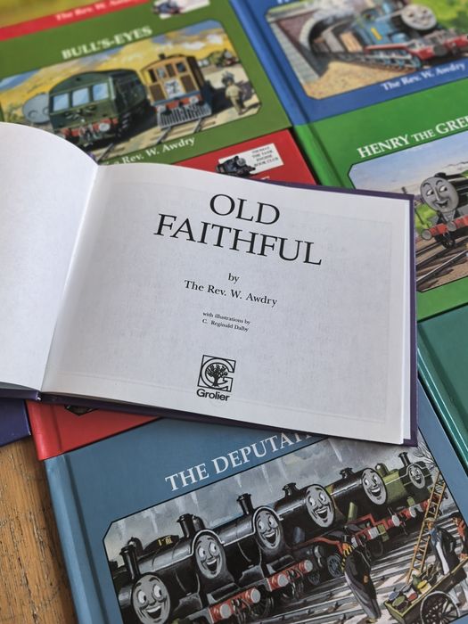 Детски книжки на английски език Thomas the Tank Engine(   влакчето Томас) – 13 бр. (Като нови)