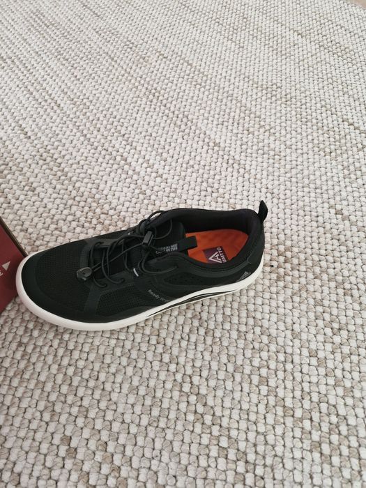 Кроссовки хумто 42размер