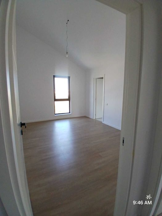De închiriat | Duplex spatios 3 dormitoare – Cu vedere la piscină