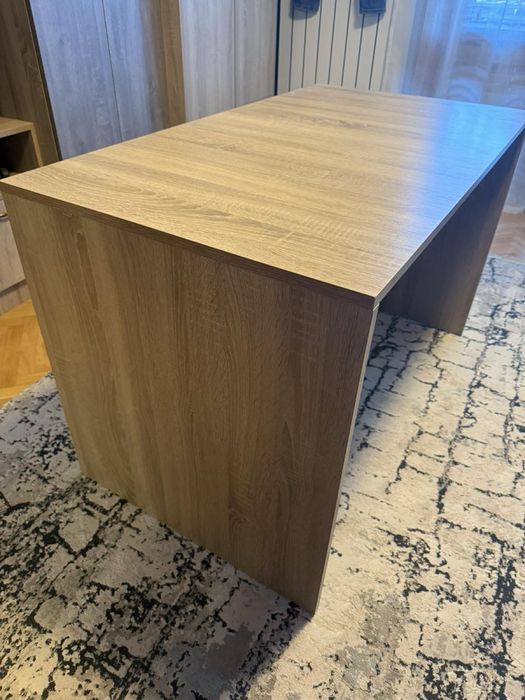 Продавам ученическо бюро с размери 120/70 см, запазено, няма нараняван